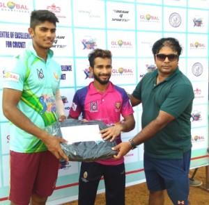 Aman Khan (Bandra Heroes-left) and Sagar Kerkar (Shivaji ParkWarriors) receiving their respective Man-Of-The-Match Awards from Mr Jwala Singh, the Director of the Mitsui Shoji League
