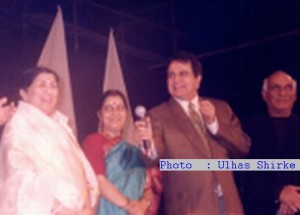 Dilip Kumar with Lata Mangeshkar, Sushma Swaraj and yash Chopra at the FICCI function