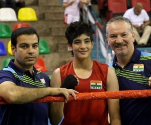 Indian Women's youth pugilist Parveen alongside the Italian coach Beregmesco (R) and Indian coach Abhishek(L)