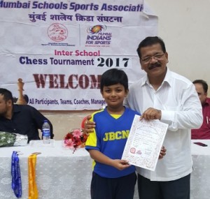 Jaisal Shah receiving his certificate