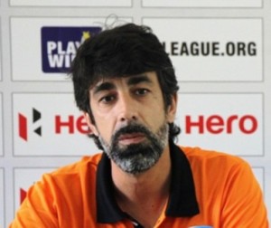 Mumbai FC coach Oscar Bruzon addressing media persons during a pre-match press conference.
