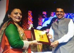 Manju Lodha with  CM Devendra Fadnavis