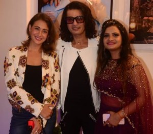 Mukesh J Bharti and Manju Bharti with Preeti Jhangiani( L) 