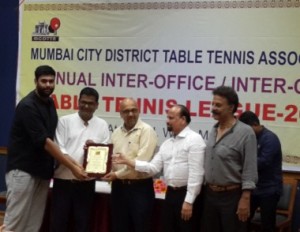 Officials of NSCI being felicitated by Kamlesh Mehta 