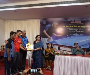 Team winners PYC Gymkhana A - Upendra, Rohit and Avinash receiving their trophy from ms. Vidya Mulay.