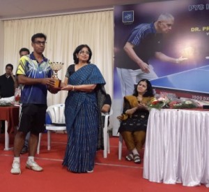 Navin Salian receiving his Player of the Tournament trophy