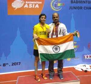 Samiya Imad Farooqui hoisting the Indian flag along with her gold medal