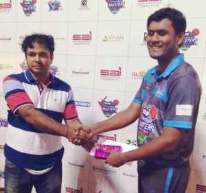 Steven Joseph. Of Worli Smashers, receiving the Man-Of-The-Match award from MMPL Vice-president Jwala Singh in the 8-team  SAI-Mumbai Masters T-20 League.