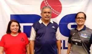 Snha( Left) with her Coach Suhas Dandekar and Dr. Anagha Kale( Right) 